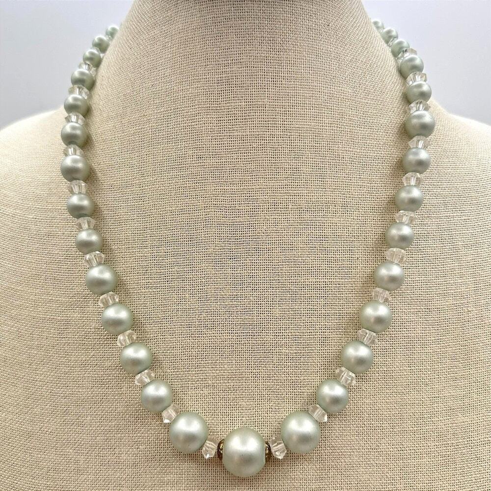 Vintage 90s Avon Gold Tone Faux Pearl Beaded Necklace Women's Classic Jewelry